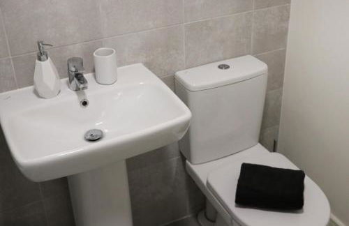 Large 3-Bed House VAT Invoices & Parking - Ideal for Contractors - Foto 15