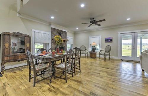 Remodeled Pittsboro Farmhouse Sitting on 220 Acres - Foto 6