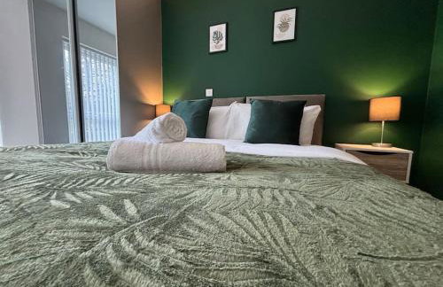 Luxury Canal-side Apartment, Hemel Hempstead, Free parking, Perfect for Contractors - Foto 8