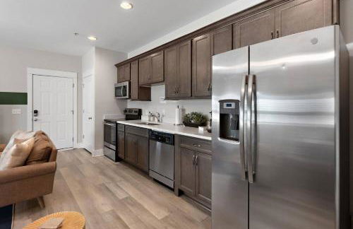 *NEW* Charm on Church ~ Cozy, Modern, Downtown Apt - Foto 23