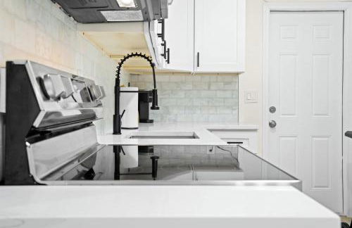 Recently Remodeled Mins from beach+Putting Green - Photo 14