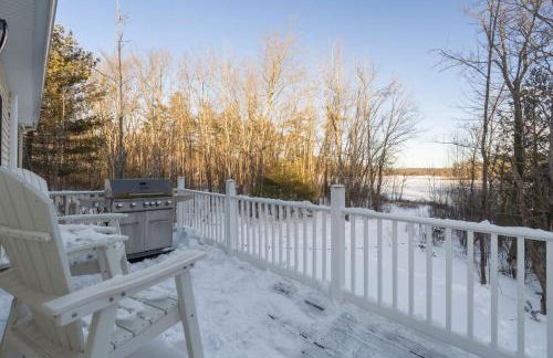 Winnisquam Landing Lakefront Firepit Deck - Foto 3