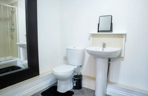 Contractor‑Heaven 5BR Home 4.5 Baths Wakefield - Foto 40