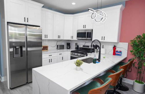 Cozy 3BR Retreat Sleeps 8 with Free Parking Near University of Illinois Chicago, Medical District & West Loop - Foto 15