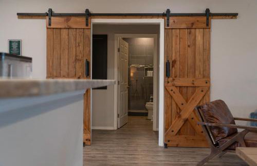 Game Barn, Cowboy Pool, 17ft Movie Screen - sleeps 10 - Foto 41