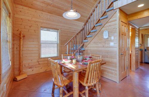Lakefront Columbia Cabin with Porch and Shared Dock - Foto 8