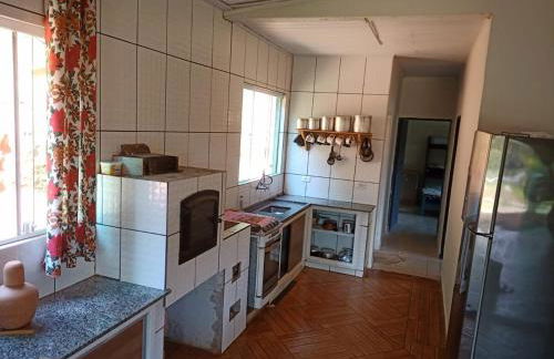 Sítio Refúgio e Paz - Churrasqueira, piscina, playground e quadra de areia para futevôlei e Beach tênis - Foto 11