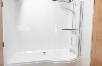 Central Medieval Grid Unique home with Gated parking - Foto 10