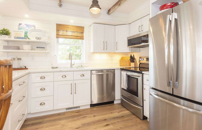 Heaven on Earth! 2 BDR Fontana Flat, Walk to Lake - Photo 11