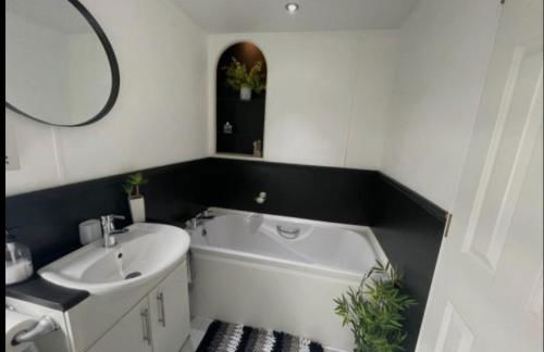 'Sunset Lodge' Peaceful Coastal Retreat with Hot Tub - Photo 7