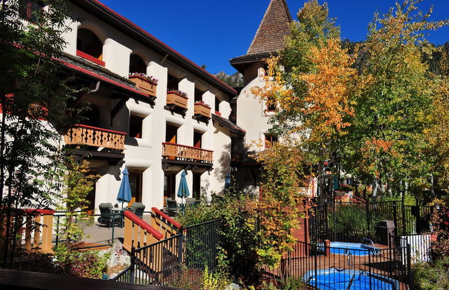 Olympic Village Inn - Photo 39