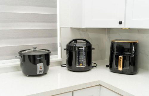 Designer Villa with Heated Pool, BBQ, Firepit, Ideal for Families & Groups - Photo 22