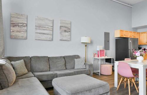 Pink playhouse sq near Progressive field & CSU - Photo 11