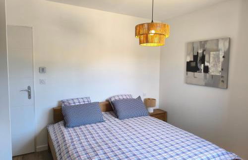 villa récente climatisée avec piscine privée - Photo 23