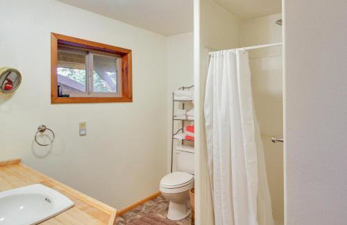 Forested Coffman Cove Cabin with Wood-Burning Stove! - Foto 23