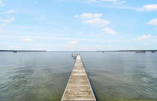 6BR Houghton Lake House with Indoor Pool, Hot Tub and Golf Simulator - Photo 22