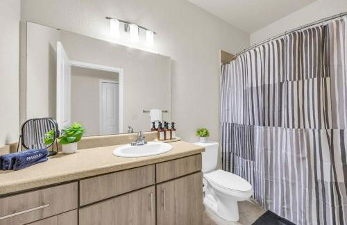 3BR Family Suite with Games & Pool - Foto 31