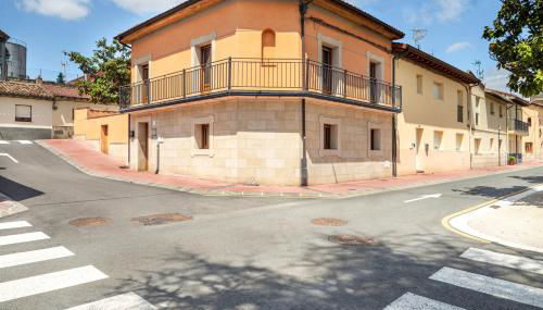 URIBE-ENEA Casa sola con amplio patio en Elciego con visita a bodega, siempre sujeta a disponibilidad - Foto 2