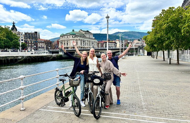 Bilbao Highlights Tour in E-Bike di 3 ore: tour per piccoli gruppi o privato - Foto 2