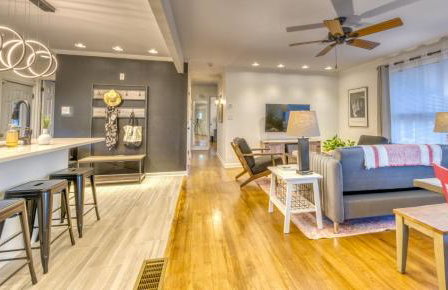 Modern Beach Bungalow, Firepit, Foosball, Hot tub, IN Dunes Natl Park - Foto 7