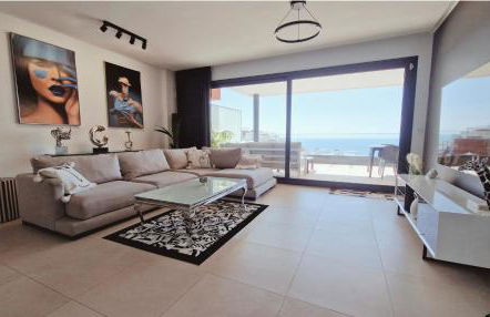 Blue Lady by the Sea - Photo 3