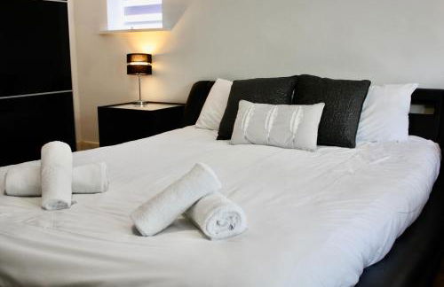 Luxury Pamper Home Hot Tub & Sauna Ladies Retreat - Photo 9