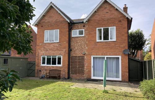 Large 4 bed detached house with parking - Foto 19