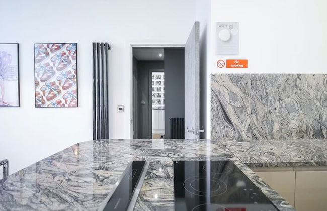 1-bed Loft Apartment - Free Parking, Central - Foto 9