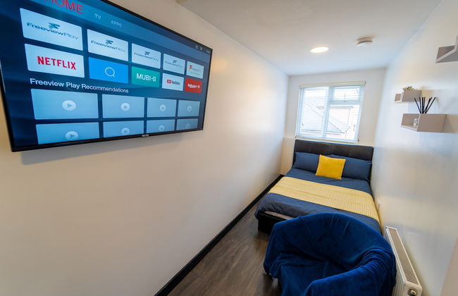 Modern Studio 10 Mins on Train to City! - Photo 2