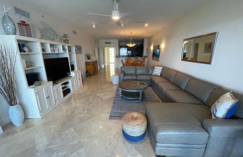 LIC Mgr - LUXURIOUS 2 BED 3 BATH PENTHOUSE SUITE - PANORAMIC OCEAN VIEWS! INDOOR PICKLEBALL - SPEAKEASY! - Foto 16