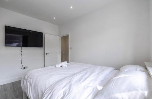 Modern home with driveway parking for 2 vehicles, near Tottenham Hotspur Stadium, White Hart Lane Train Station - Foto 16