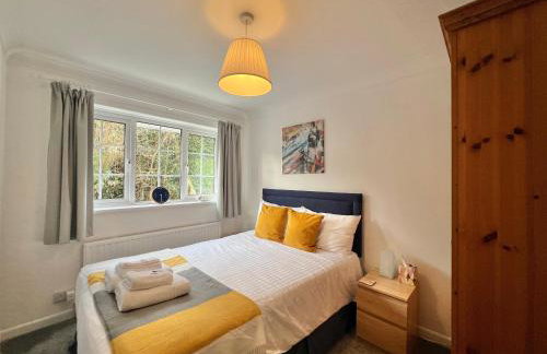 4 Bed Retreat with Balcony & Estuary views - Photo 49