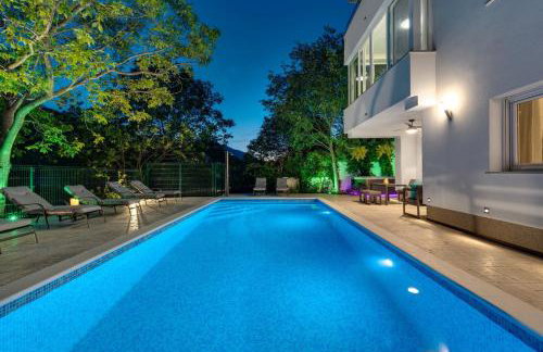 Villa Zara with 32 sqm heated Pool, Jacuzzi, Billiard, Tennis table, 8pax - Photo 40