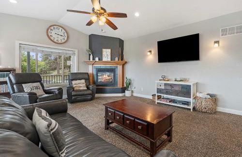 Black Hills Getaway with Hot Tub & Game Room for 18 - Foto 4