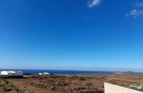 Apartamento con terraza y jardín - Photo 9