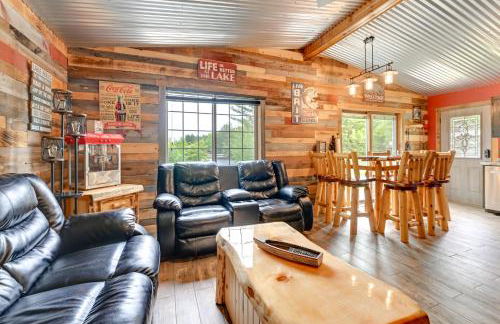 Lakeside Cabin with Fire Pit Near Pine Point Park! - Foto 6