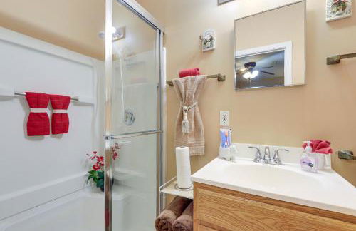 Charming Stone Mountain Studio Deck and No Steps - Foto 21