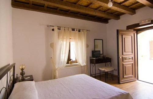 Eleni's Stately Home, picturesque location, By ThinkVilla - Photo 13