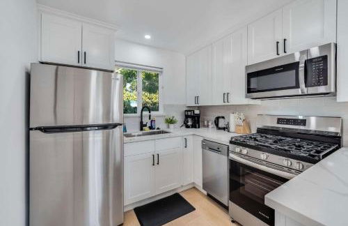 Brand New Apt w Parking Blocks from Downtown- E - Photo 21