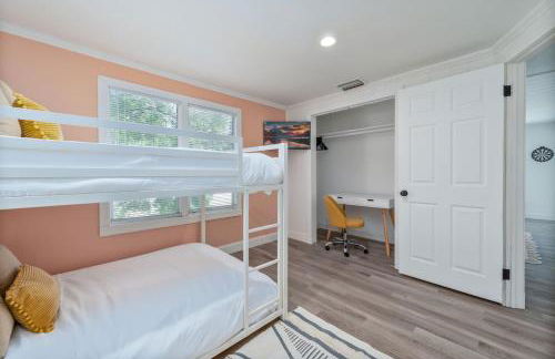 Cocoa Hideaway with Air Hockey, Darts and Beach Gear - Foto 29