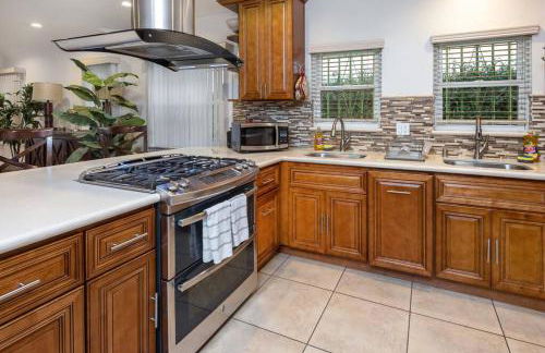 Central LA Bliss: 5 BR Home, BBQ, Perfect Location - Foto 11