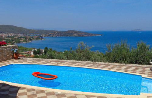 Luxury Villa with Pool overlooking a Majestic View - Foto 1