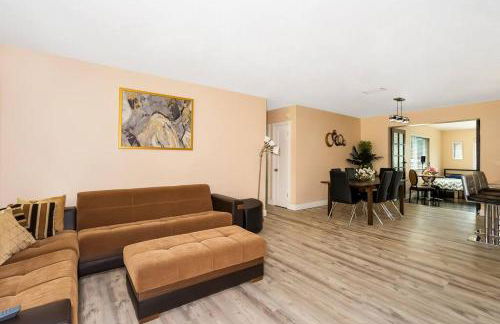 Tranquil Retreat with HEATED POOL Minutes to the Beach - Foto 30