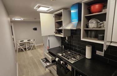 Luxury Flat - With Roof Terrace - Photo 6