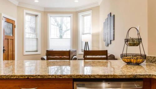 The Wrigleyville Deluxe -Steps from Wrigley Sleeps 10 - Foto 5