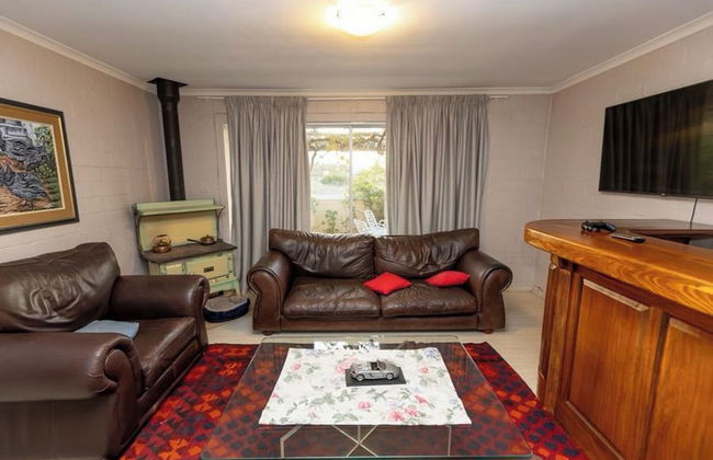 3 Bedroom Part House in the Scenic Durbanville Wine Lands Area, Holiday Facility - Photo 6