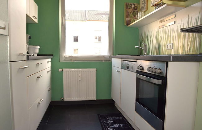 Cosy Apartment in Oberhausen With Balcony - Photo 8