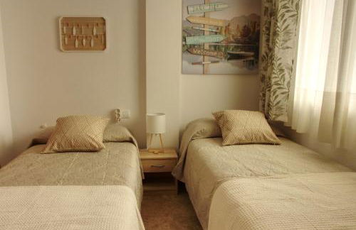 La Bodega del Mar - Luminoso y céntrico apto con piscina en verano y parking - Foto 40