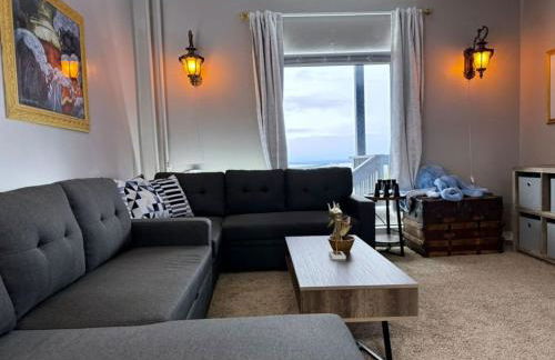 Comfy, Close to Downtown with Lake & Lift Bridge Views - Foto 40