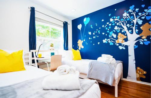 Cheerful 3BR Bar, Jacuzzi & Kids Treehouse - Foto 6